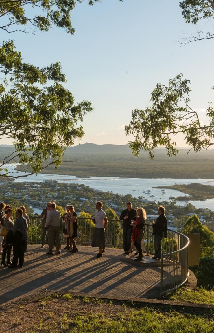 昆士兰州，努沙国家公园，观景点日落音乐会 © 澳大利亚旅游局版权所有