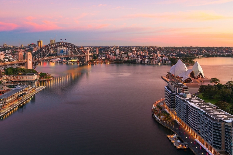 新南威尔士州，悉尼，悉尼海港和环形码头的日出 © 新南威尔士州旅游局版权所有