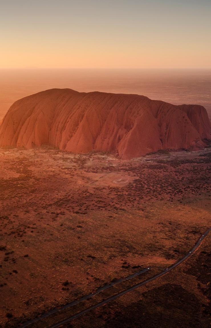 北领地，乌鲁鲁卡塔丘塔国家公园，乌鲁鲁 © 北领地旅游局，Luke Tscharke 版权所有