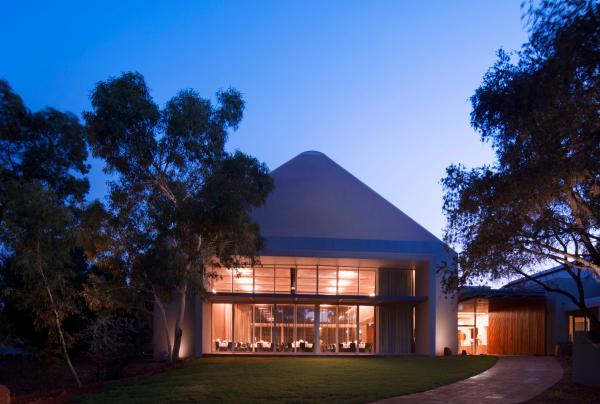 乌鲁鲁聚会之地，羌谷会议厅 © Adam Bruzzone 版权所有