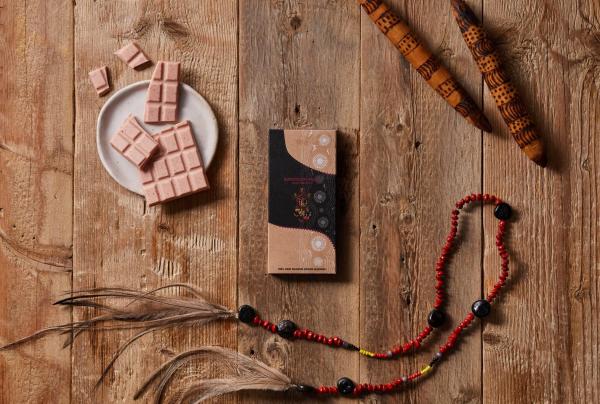 维多利亚州，摩林顿半岛，铺放着的 Jala Jala 巧克力 © Jala Jala 版权所有