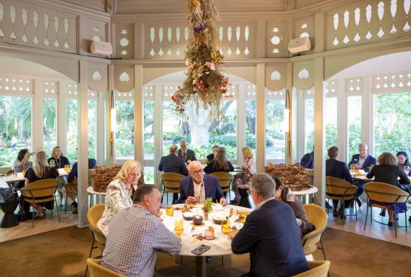 南澳大利亚州，阿德莱德，阿德莱德植物园，植物园餐厅 © 澳大利亚旅游局版权所有