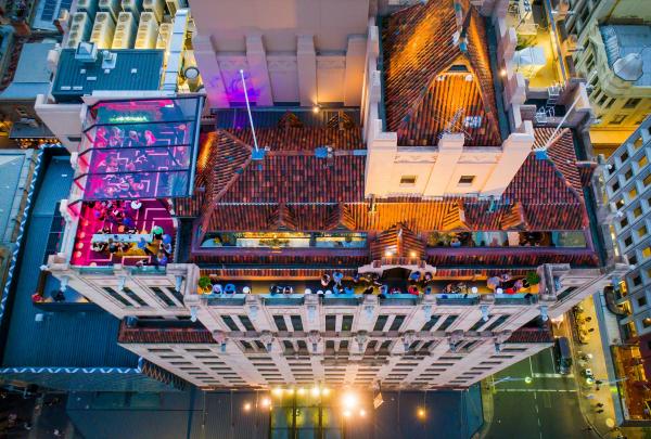 南澳大利亚州，阿德莱德，梅费尔酒店，轩尼诗屋顶酒吧 © 梅费尔酒店版权所有