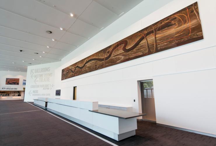 西澳大利亚，原住民艺术家Chris Pease的艺术作品在珀斯会展中心中央门厅展出 © 珀斯会议和展览中心
