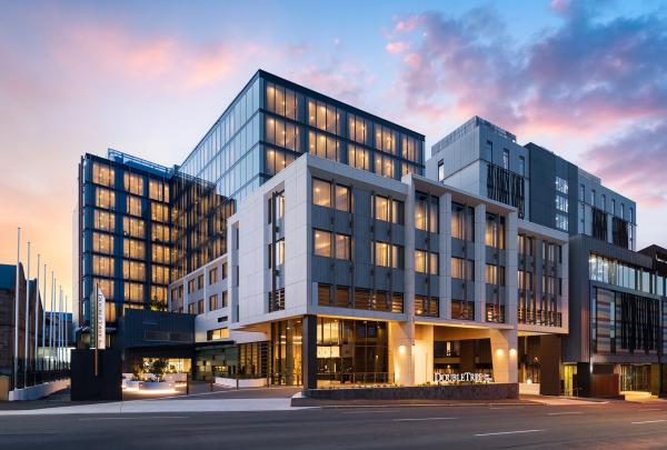 塔斯马尼亚州，霍巴特，希尔顿逸林酒店 © Adam Bruzzone / 希尔顿逸林酒店版权所有