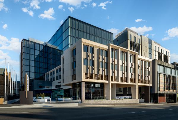 塔斯马尼亚州，霍巴特，希尔顿逸林酒店 © Adam Bruzzone / 希尔顿逸林酒店版权所有