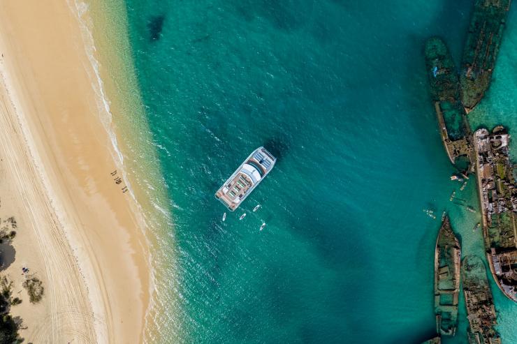 昆士兰州，天阁露玛沉船遗址，鸟瞰“穆尔甘平精神号”游艇 © See Morton 版权所有