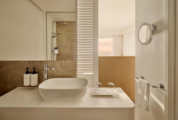 新南威尔士州，库吉海滩，悉尼库吉海滩洲际酒店的浴室 © 悉尼库吉海滩洲际酒店版权所有