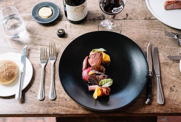 维多利亚州，国王谷，密拉瓦，Patricias Table 餐厅 3 © 布朗兄弟酒庄版权所有