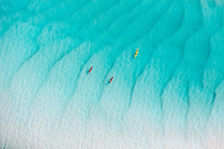 昆士兰州，圣灵群岛，白天堂海滩的划皮艇之旅 © 圣灵群岛旅游局版权所有
