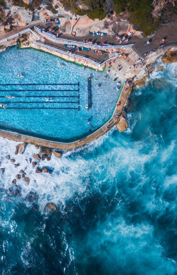 新南威尔士州，悉尼，俯瞰布朗特泳池 © 澳大利亚旅游局版权所有