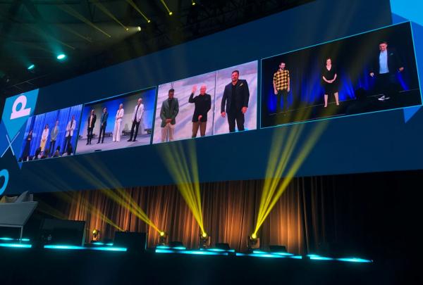 Optus Powered x Live 舞台 © Optus Powered x Live 版权所有