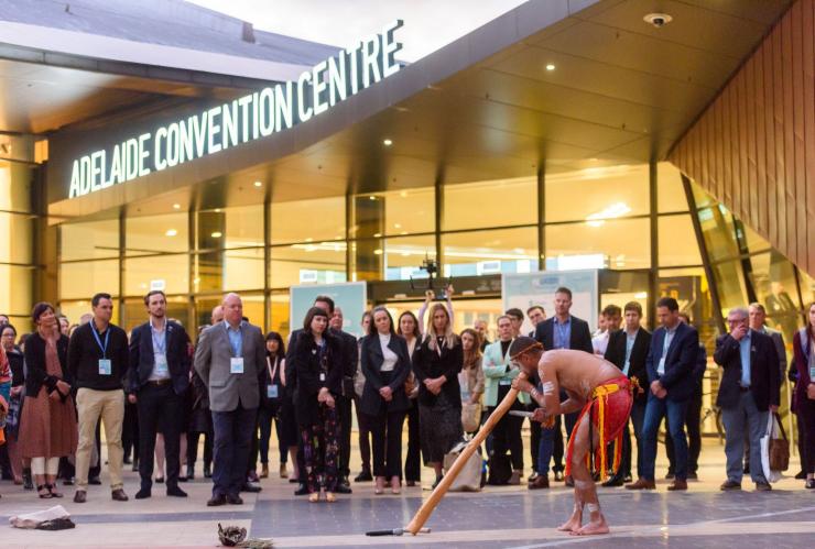 Ozwater'21原住民表演，阿德莱德会议中心，阿德莱德，南澳大利亚 © Simon Casson