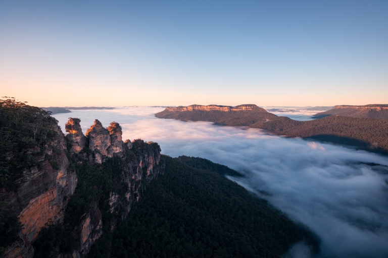 新南威尔士州，蓝山，三姐妹峰日出景象 © 澳大利亚旅游局版权所有