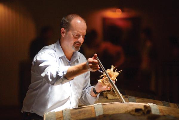 南澳大利亚州，芭萝莎谷，沙普酒庄的“品尝与自己同岁的佳酿”体验 © 澳大利亚旅游局版权所有