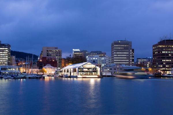 塔斯马尼亚州，剑桥，巴丽拉湾生蚝农场 © Jerry Galea，塔斯马尼亚旅游局版权所有