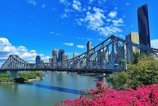 昆士兰州，布里斯班，故事桥 © @suewhit 版权所有