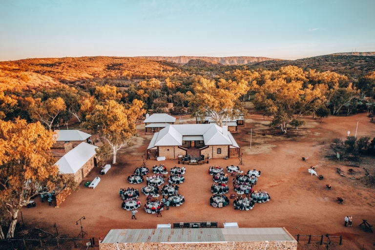 Outback dining, South Australia © Scott Slawinski