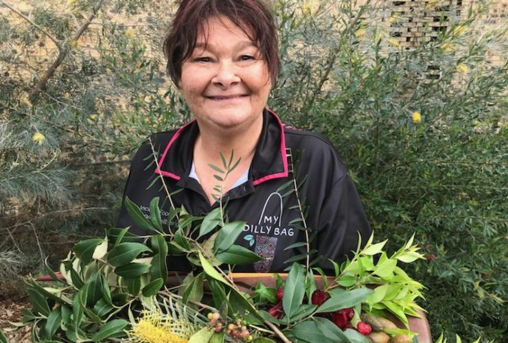 昆士兰州，阳光海岸，Aunty Dale Chapman、My Dilly Bag 商店与丛林美食 © Mystical Mountain Tours 版权所有