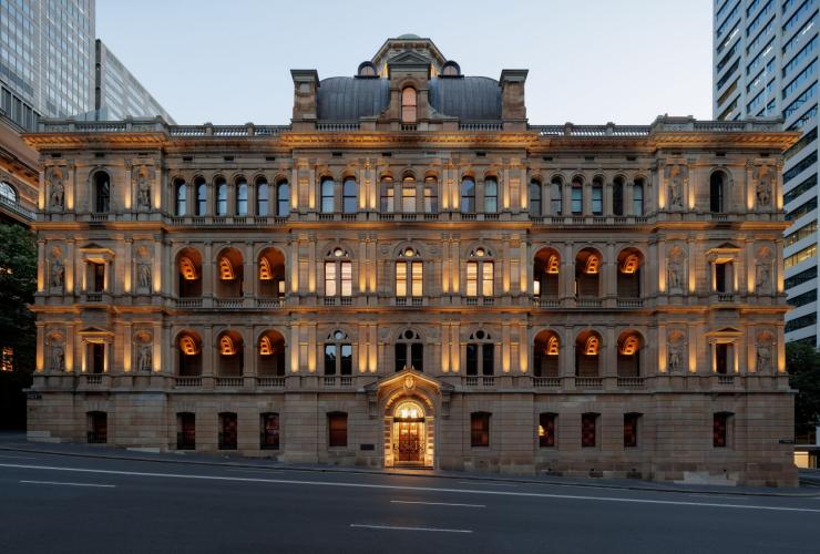 新南威尔士州，悉尼，桥街，The Lands by Capella，传统建筑空间与精致餐桌布置 © Timothy Kaye 版权所有