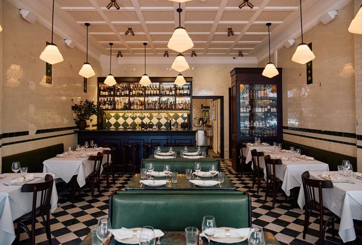 新南威尔士州，悉尼，可见吧台区域的 Osteria Mucca 餐厅内部一览 © Osteria Mucca 餐厅版权所有