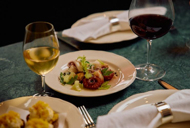 新南威尔士州，悉尼，Osteria Mucca 餐厅名为 Insalata di mare 的一道海鲜沙拉 © Osteria Mucca 餐厅版权所有