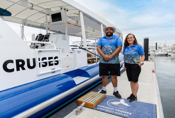 原住民导游欢迎登上“科科莫号”游艇的宾客 © 杰乐盖尔文化之旅版权所有