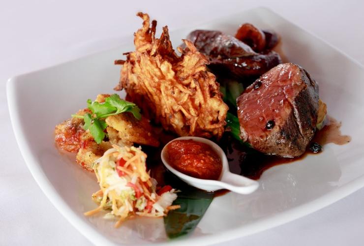 Ochre 餐厅供应的一盘内陆风味菜肴