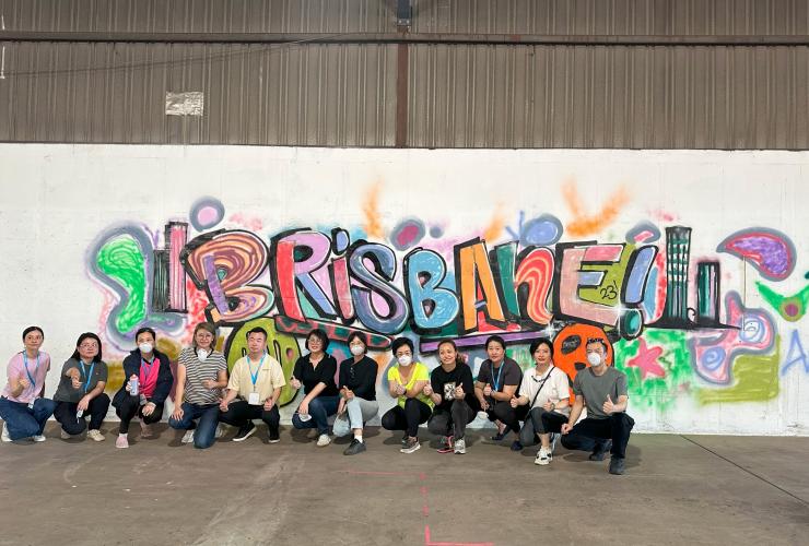 考察游代表们在布里斯班喷绘工作坊。© Superordinary 版权所有